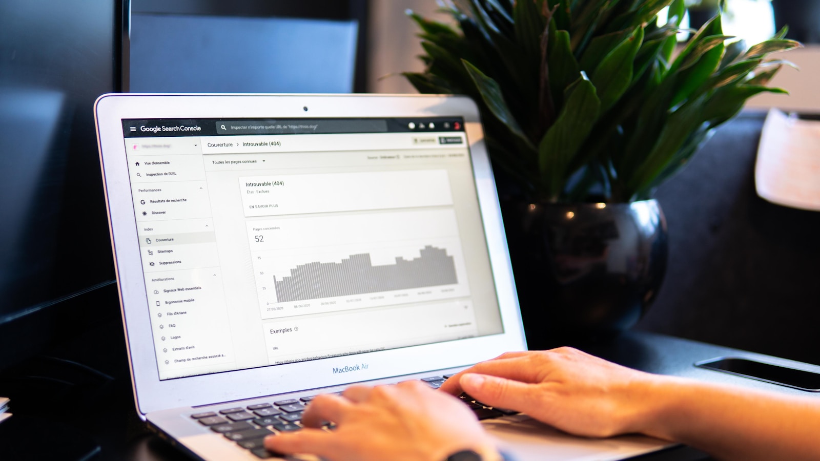 Workplace automation architecture with dashboard screens and robotics context